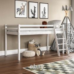 Lit superposé triple couchage en bois massif avec lit mezzanine, bureau et échelle pour enfants en pin.