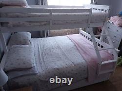 Lit superposé triple en bois blanc avec un lit simple et un lit double et 2 tiroirs inférieurs