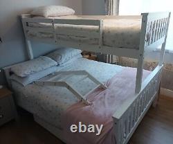 Lit superposé triple en bois blanc avec un lit simple et un lit double et 2 tiroirs inférieurs