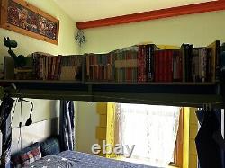 Lit superposé triple en bois massif avec matelas, étagères, rideaux de lit