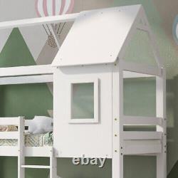 Lits superposés simples dans une cabane en bois avec une maison dans les arbres de 3 pieds pour enfants avec une tente pour enfants.