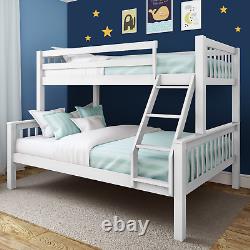 Lits superposés triples avec lit double et escaliers pour enfants, cadre de lit en bois blanc.