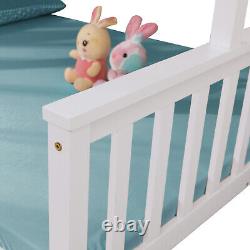 Lits superposés triples avec lit double et escaliers pour enfants, cadre de lit en bois blanc.